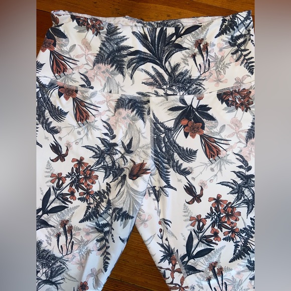 Athleta Cropped Leggings - Picture 3 of 3